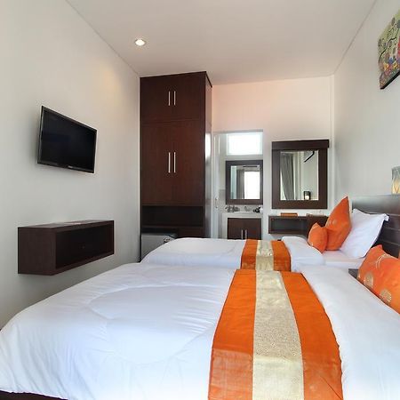 Отель Lotus Tirta Seminyak Экстерьер фото